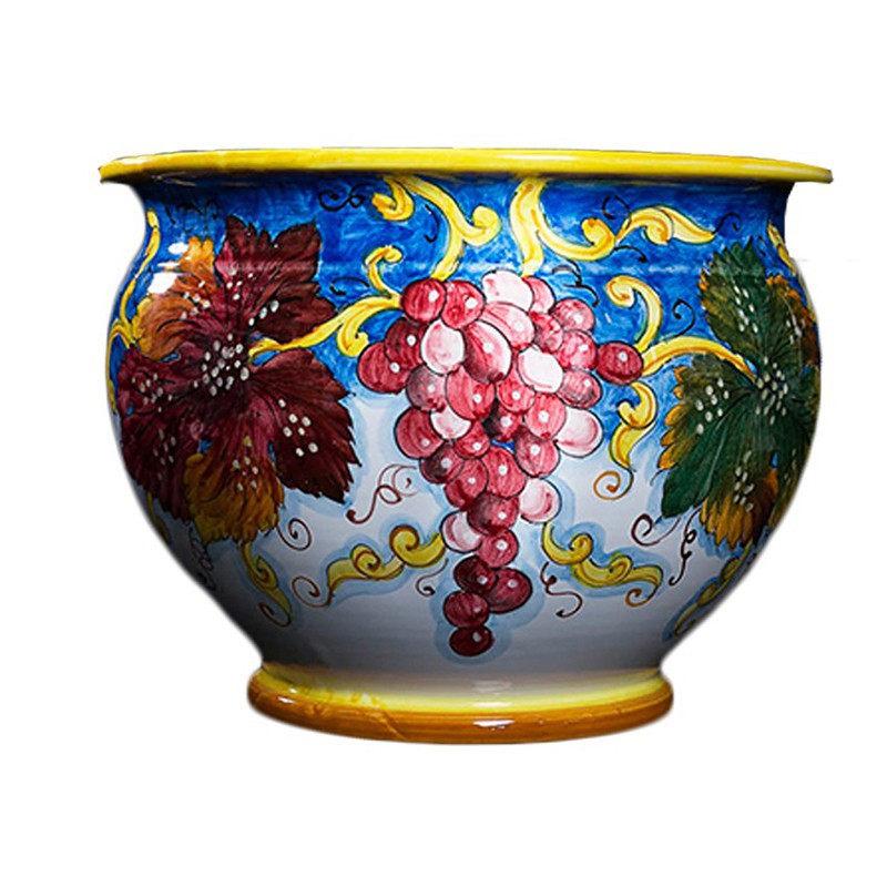 Vase decorated grapes