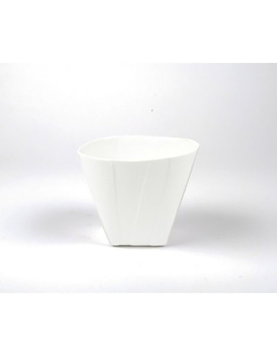 Vaso D&M dobrado em cerâmica branca de 8 cm