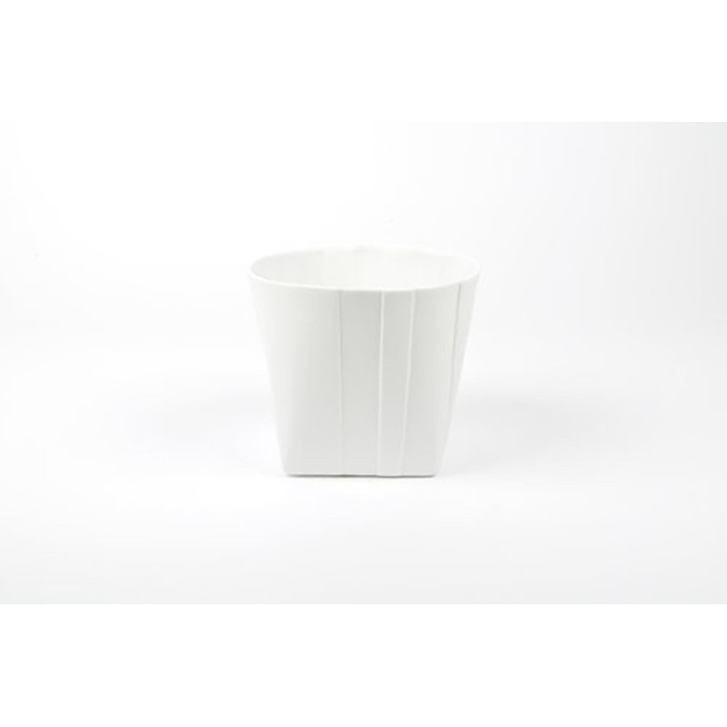 D&M Vase folded in white ceramic 14cm