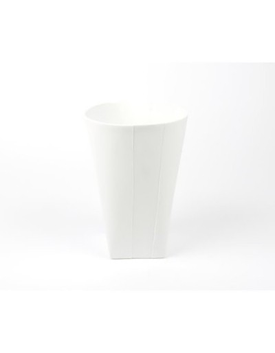 D&M Vase gefaltet in hochweißer Keramik 14 cm