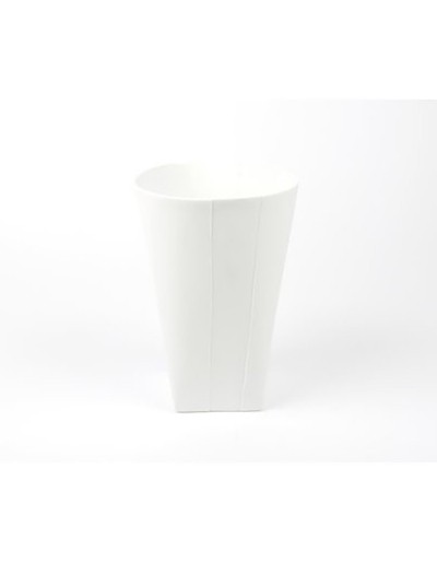 D&amp;M Vase folded in high white ceramic 14 cm