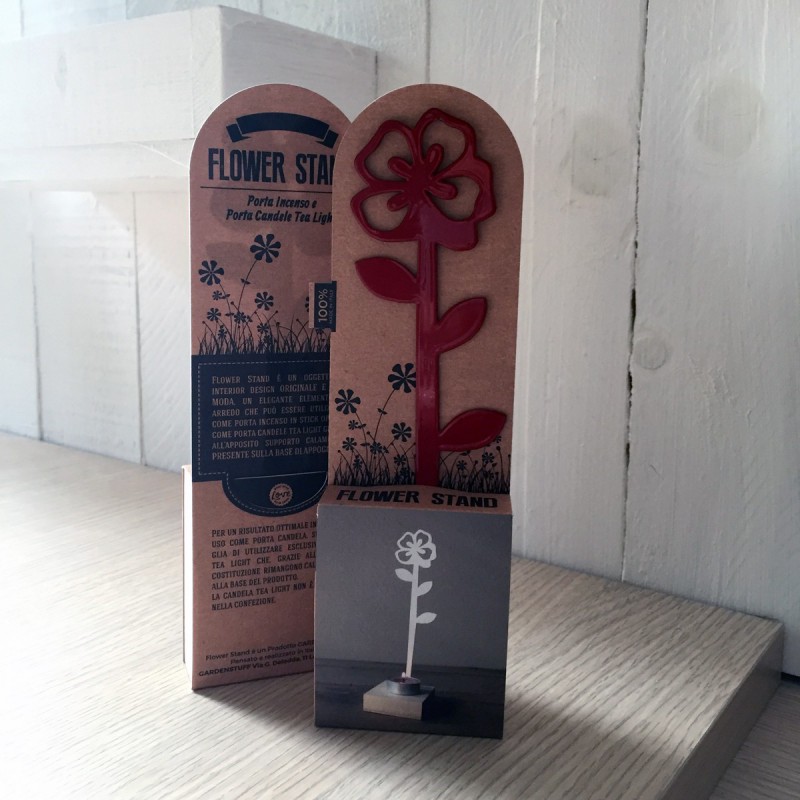 Fleur de pavot apporte l’encens et le thé rouge-lumière Fleur de pavot apporte l’encens et le thé rouge-lumière